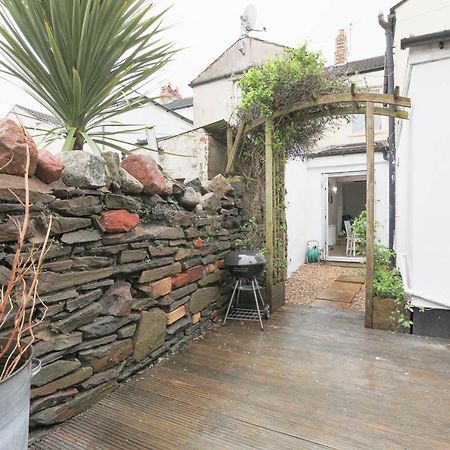 Spacious 4 Bedroom House- Walking Distance To City Centre & Great Backyard Cardiff Bagian luar foto