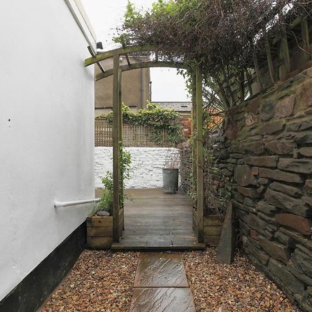 Spacious 4 Bedroom House- Walking Distance To City Centre & Great Backyard Cardiff Bagian luar foto