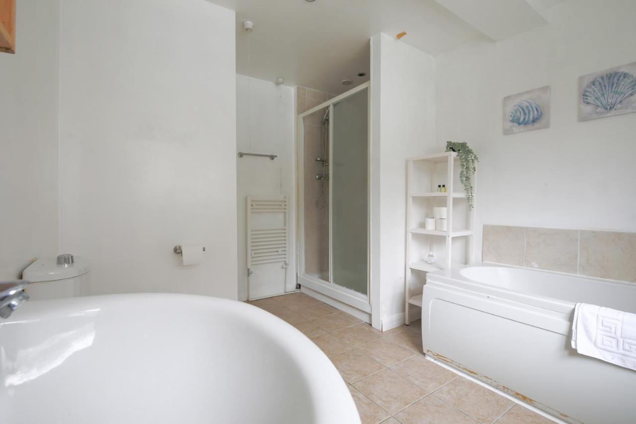 Spacious 4 Bedroom House- Walking Distance To City Centre & Great Backyard Cardiff Bagian luar foto
