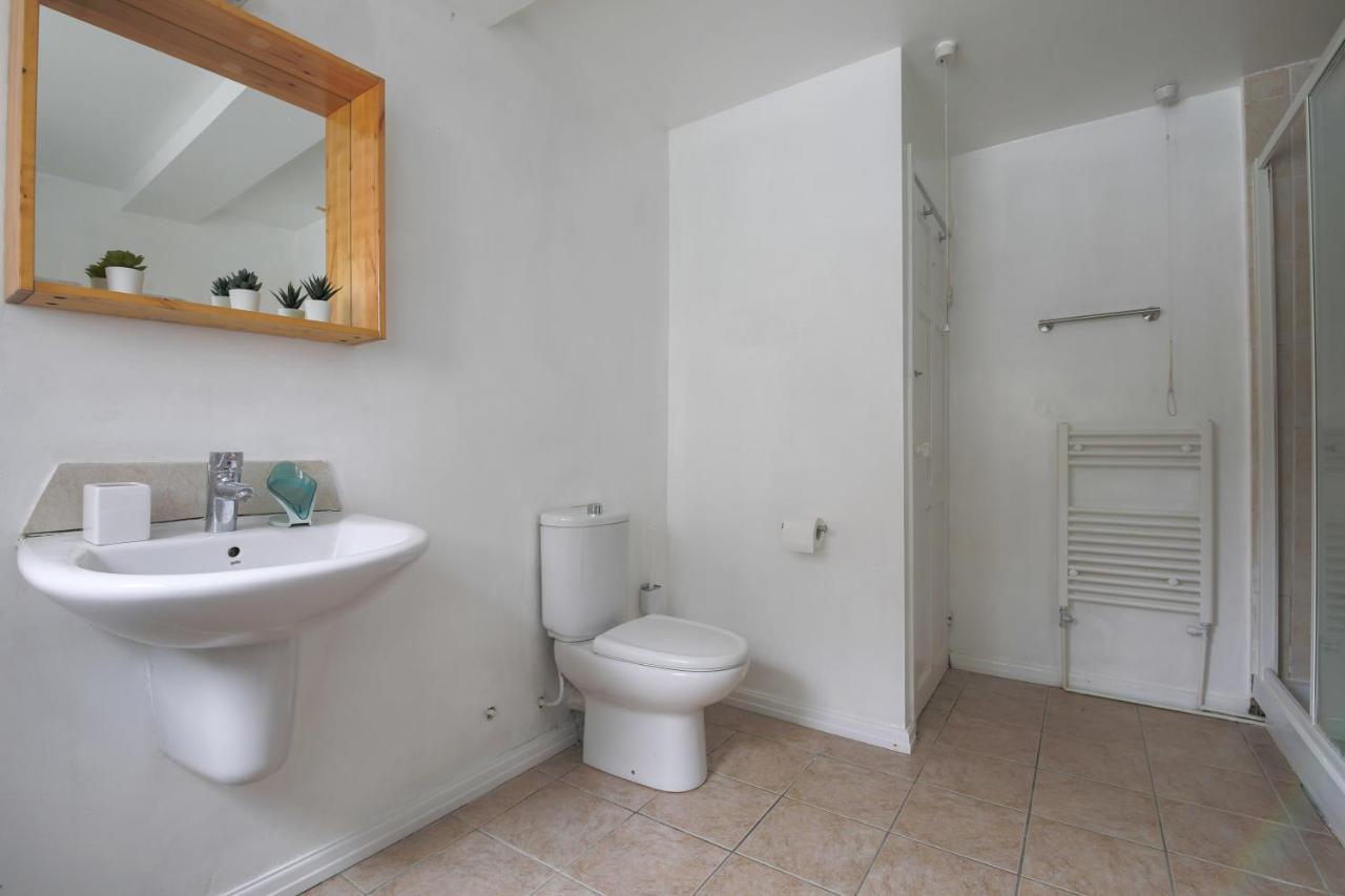 Spacious 4 Bedroom House- Walking Distance To City Centre & Great Backyard Cardiff Bagian luar foto