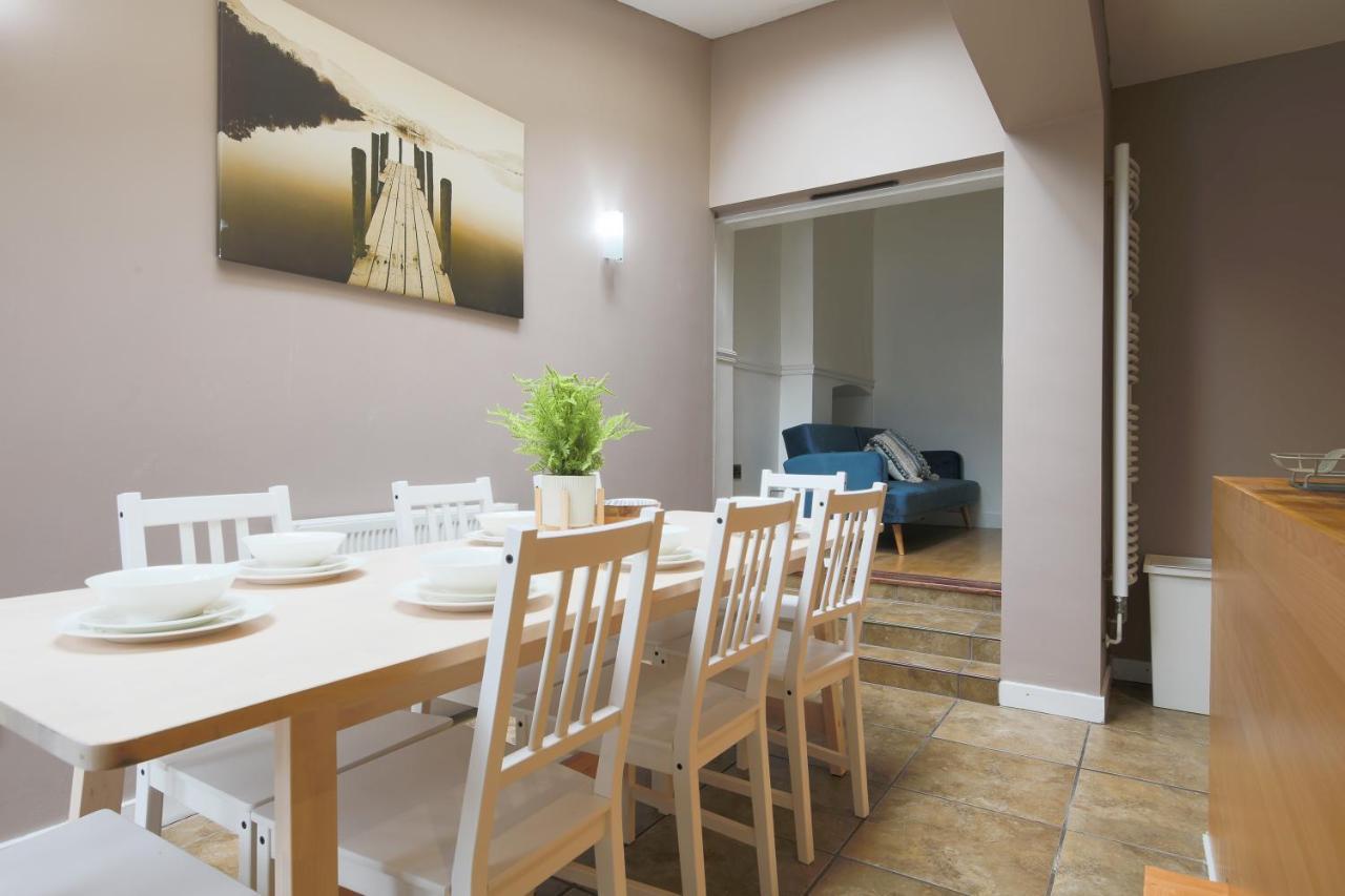 Spacious 4 Bedroom House- Walking Distance To City Centre & Great Backyard Cardiff Bagian luar foto