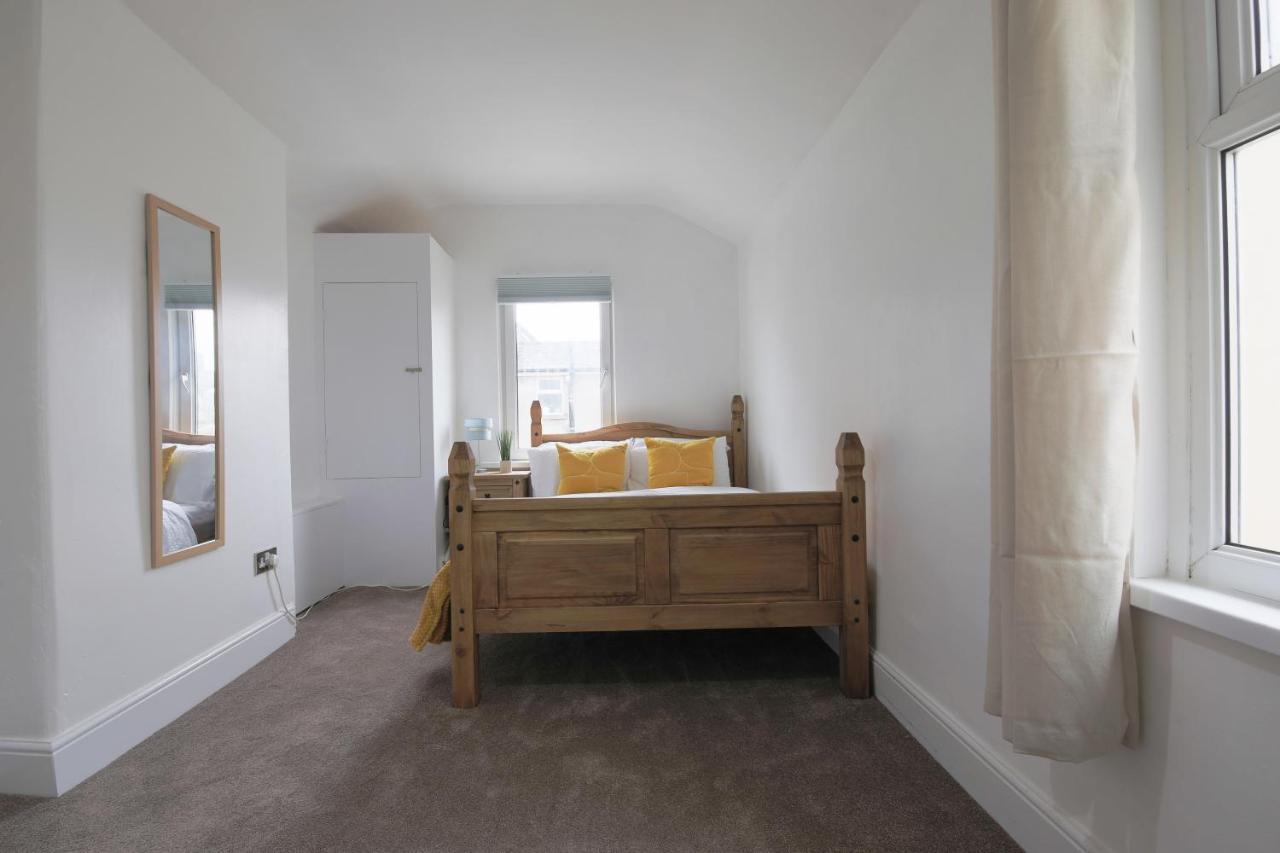 Spacious 4 Bedroom House- Walking Distance To City Centre & Great Backyard Cardiff Bagian luar foto