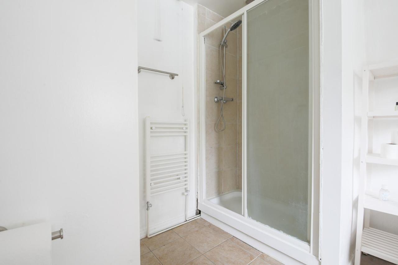 Spacious 4 Bedroom House- Walking Distance To City Centre & Great Backyard Cardiff Bagian luar foto