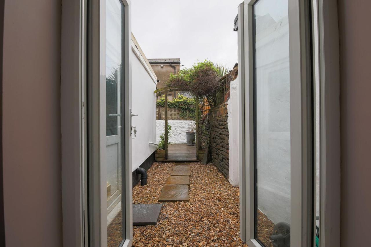 Spacious 4 Bedroom House- Walking Distance To City Centre & Great Backyard Cardiff Bagian luar foto